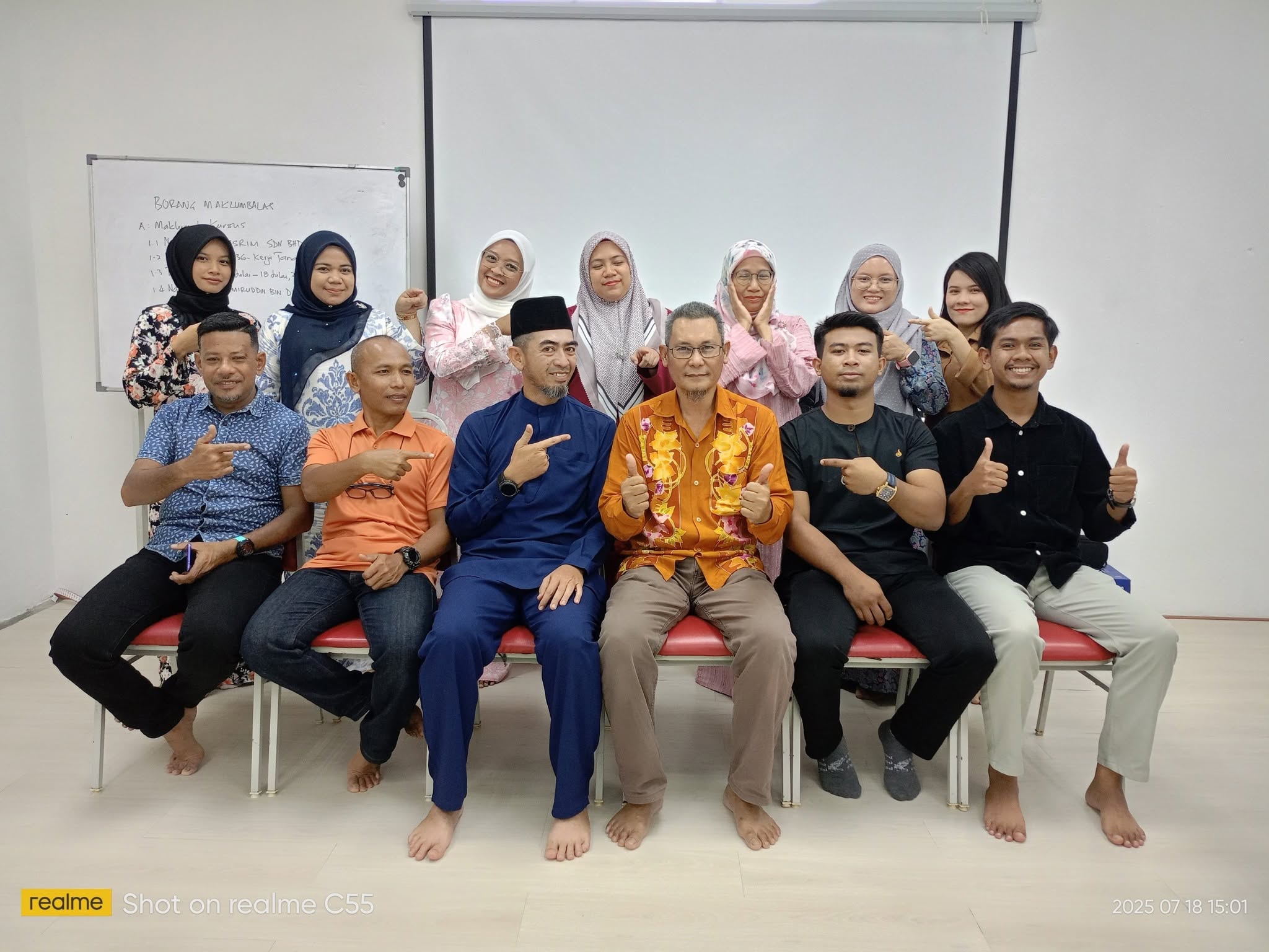 Photo session with CIDB participants